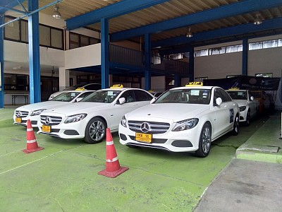 Taxi Benz ไว้บริการราคา VIP สำหรับ VIP ที่ชอบความหรูหรา สไตล์เบนซ์ โทร 093-062-2525